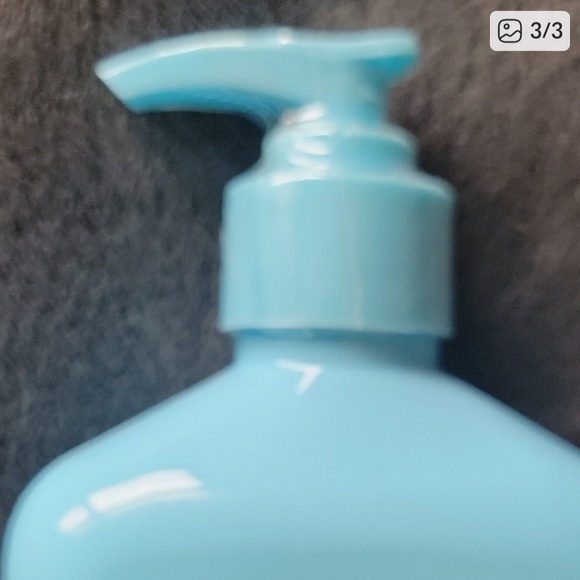 Hempz Ocean Breeze Herbal Body Moisturizer - Blue - Picture 3 of 3